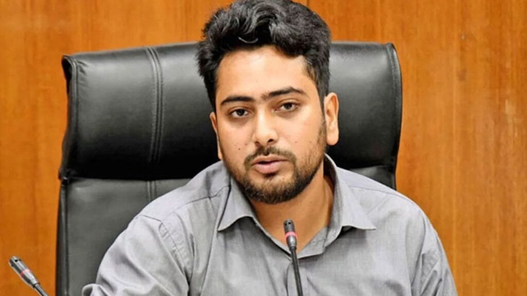 কোনো পত্রিকা অফিসে ভাঙচুর সহ্য করা হবে না: উপদেষ্টা নাহিদ