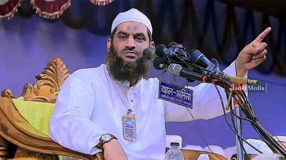 ইসকনকে নিষিদ্ধ করতে হবে, সনাতন ধর্মাবলম্বীদের নিরাপত্তা আমরা দেব: মামুনুল হক