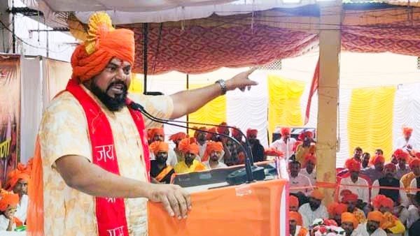 পতাকা ছিঁড়ে ‘১৫ মিনিটে বাংলাদেশ ক্লিয়ার’ করার আল্টিমেটাম বিজিপি নেতার!