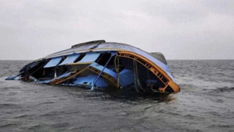 নাইজেরিয়ায় নৌকাডুবে ৫৪ জনের মৃত্যু, নিখোঁজ অনেকেই