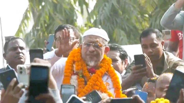১৭ বছর পর মুক্ত বাতাসে লুৎফুজ্জামান বাবর