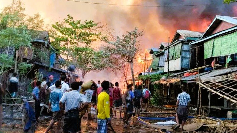 জান্তা বাহিনীর বিমান হামলায় ৪১ রোহিঙ্গা মুসলিম শহিদ, আহত অর্ধশতাধিক