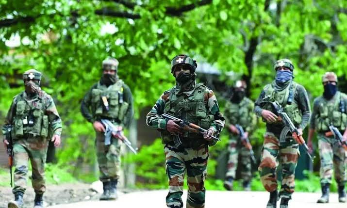 ভারতীয় সেনাবাহিনীর গুলিতে ১২ মাওবাদী নিহত