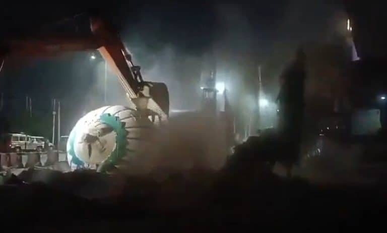 ভারতের উত্তরাখণ্ডে গভীর রাতে দরগা গুঁড়িয়ে দিল হিন্দুত্ববাদী প্রশাসন!