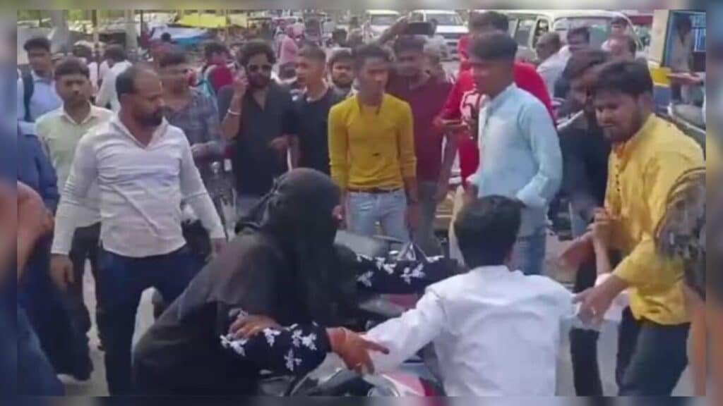 লাভ জিহাদ' এর অভিযোগে আন্তঃধর্মীয় নব যুগলের ওপর হিন্দুত্ববাদীদের হামলা!