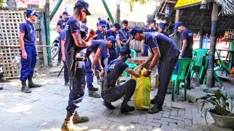 মংডুতে রোহিঙ্গাদের ঘরবাড়ি-সম্পদ লুটপাটে ত্রাসের রাজত্ব কায়েম আরাকান আর্মির